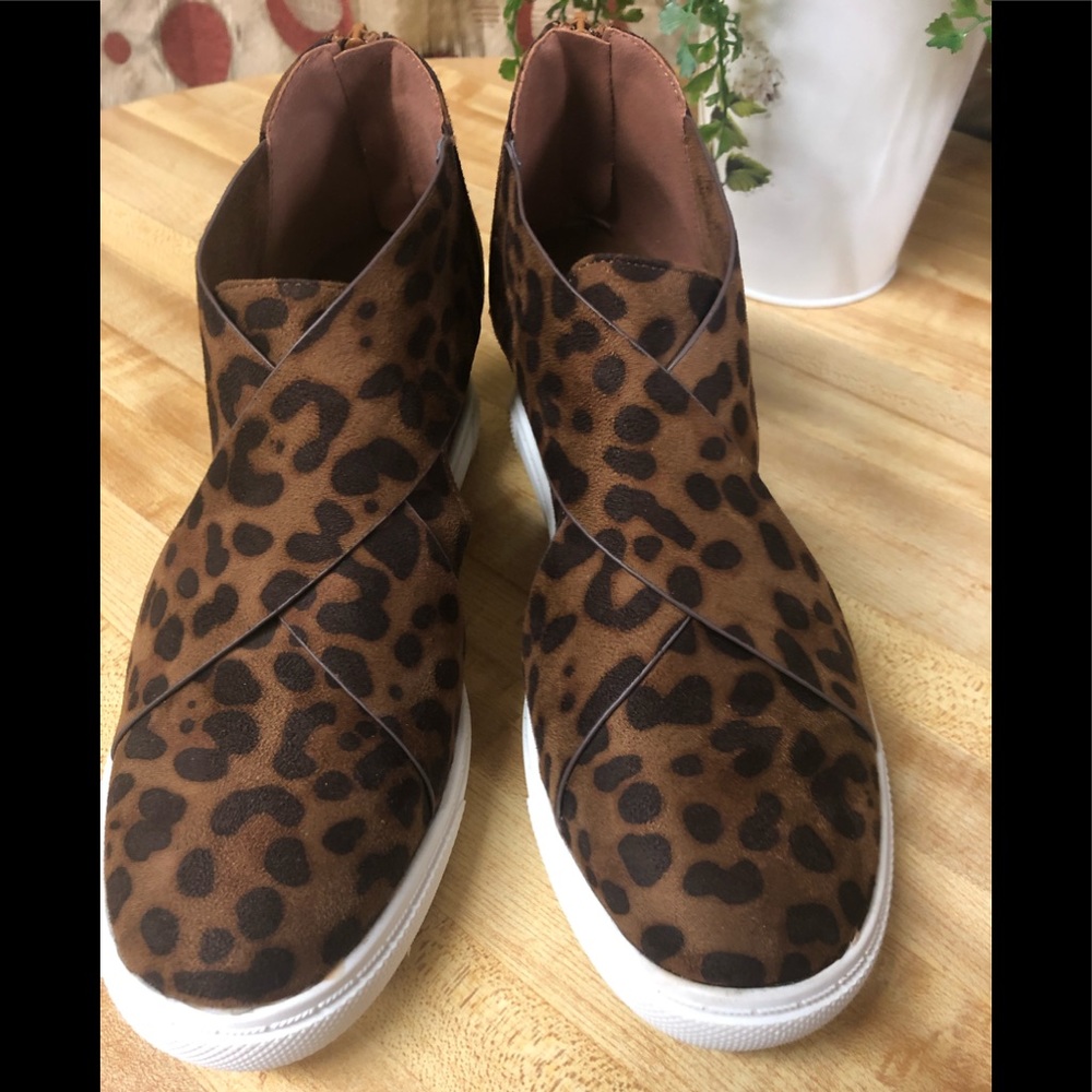 New Natural Reflections Animal Print Casual Shoes.